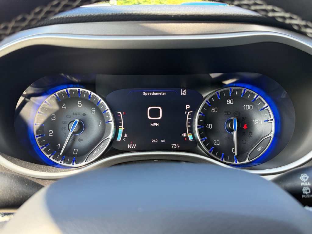 Used 2024 Chrysler Pacifica Touring-L FWD image 21