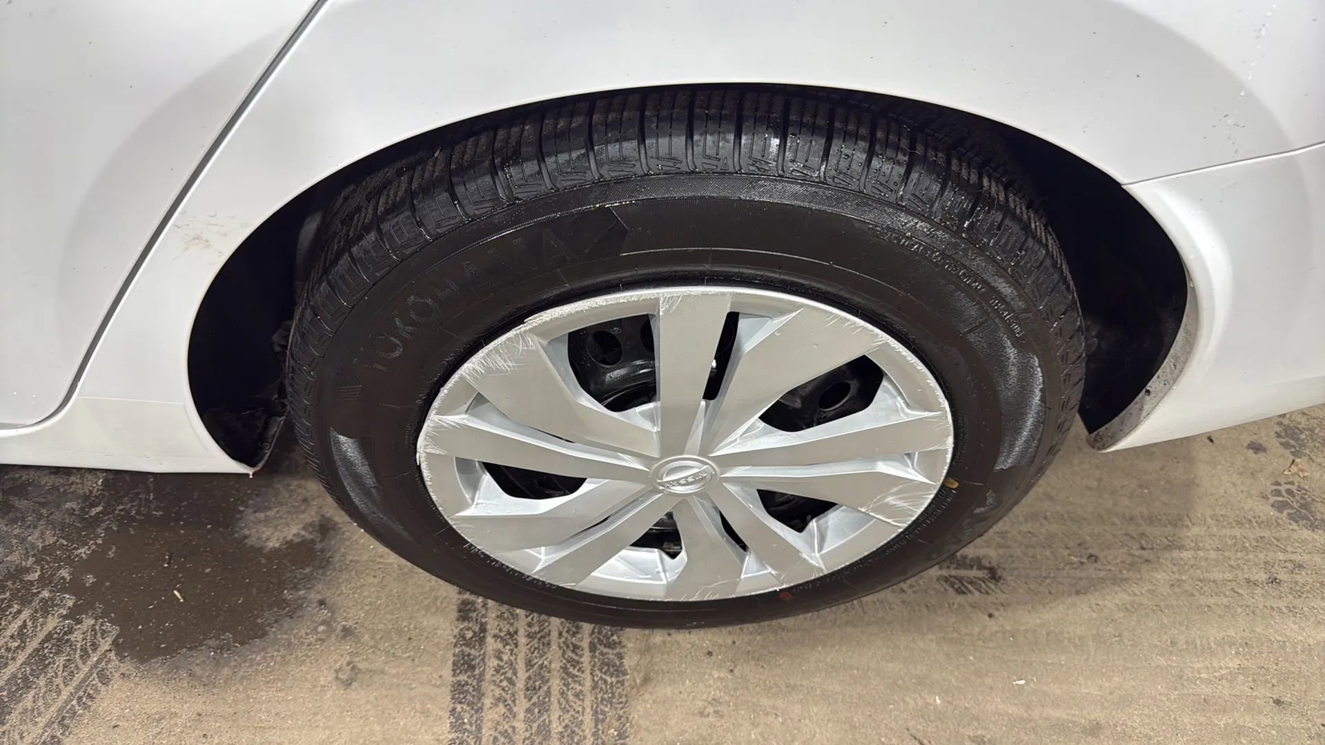 Used 2023 Nissan Versa S image 9