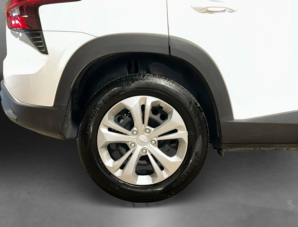 Used 2025 Chevrolet Trax LS image 17