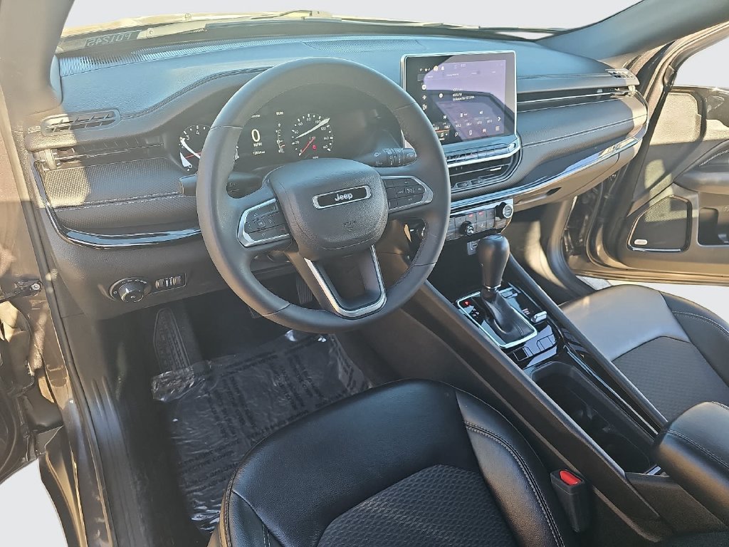 Used 2023 Jeep Compass Latitude w/ Sun and Sound Group AWD/4WD image 16