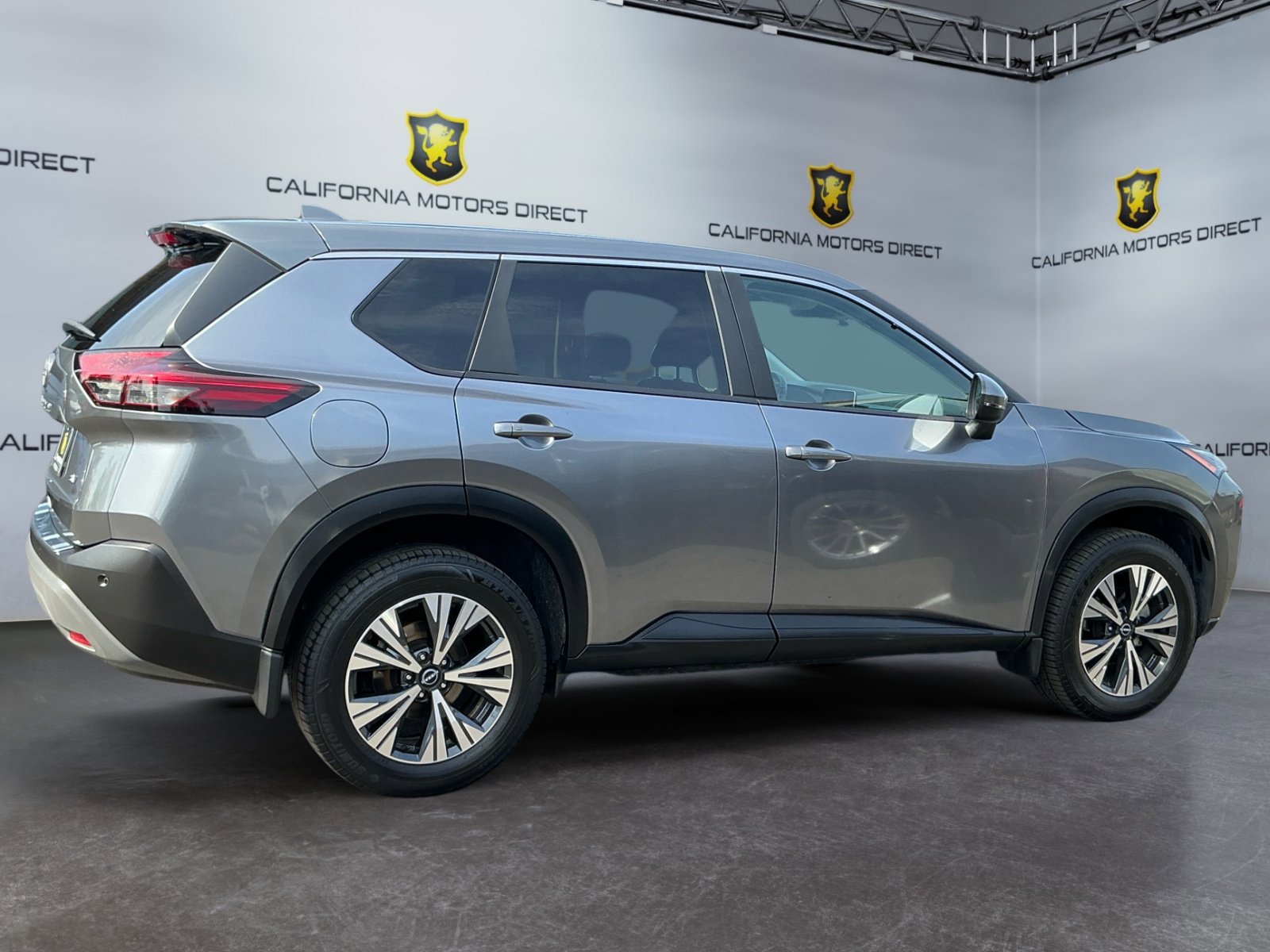 Used 2023 Nissan Rogue SV image 4