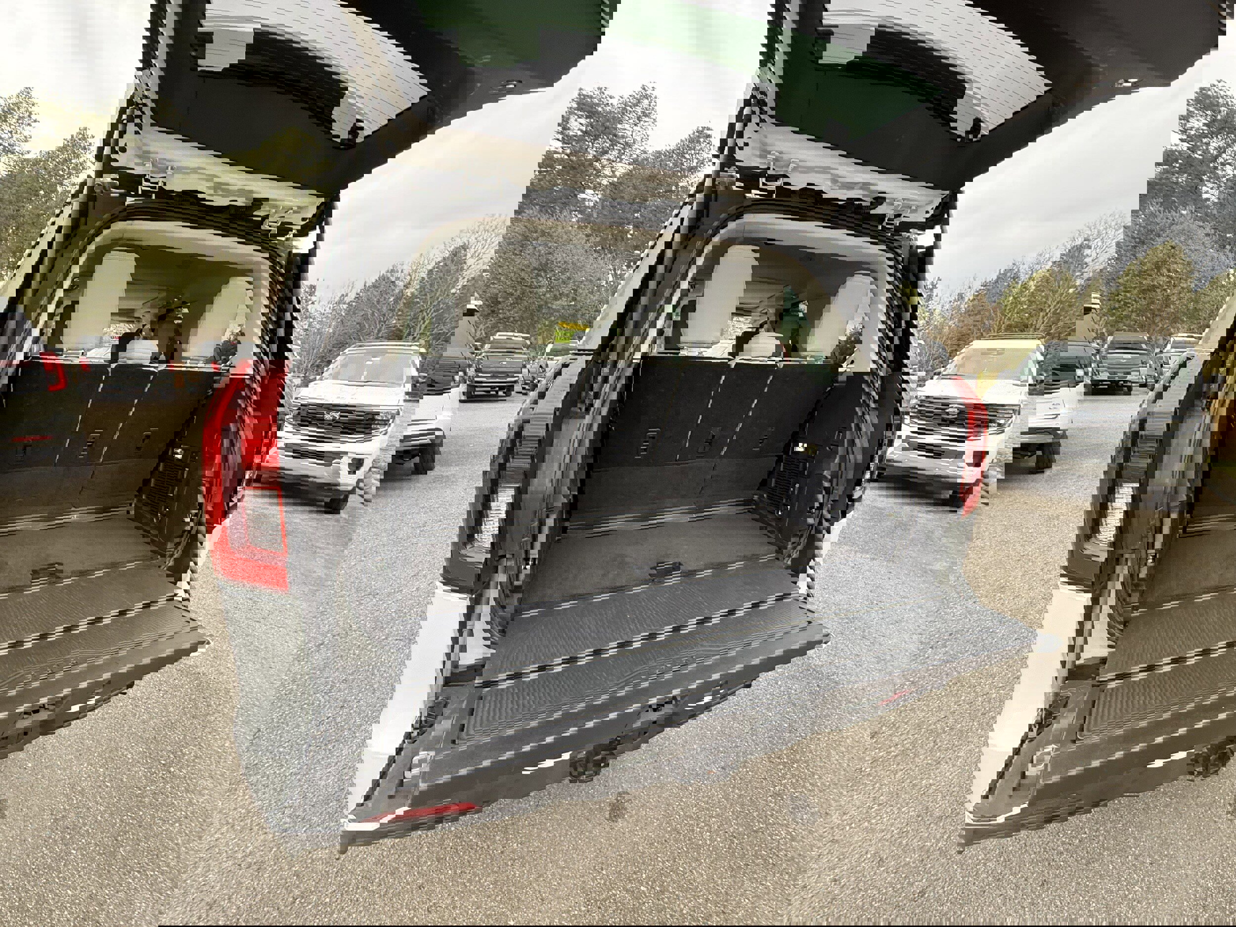 Used 2025 Ford Expedition Active image 27