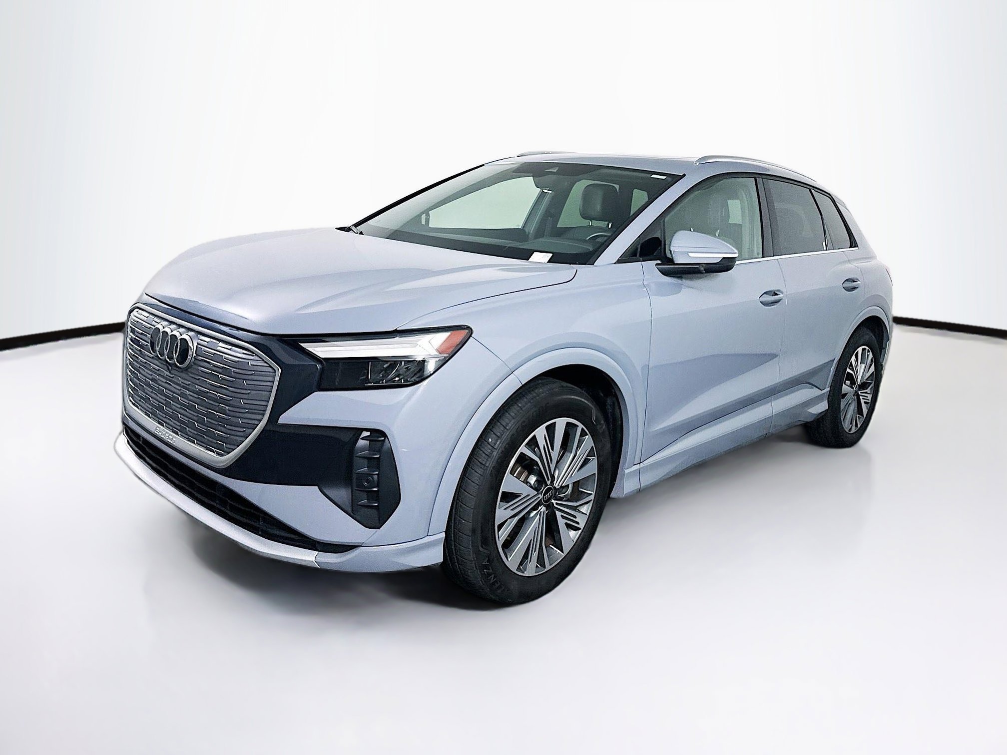 Used 2023 Audi Q4 e-tron Premium w/ Convenience Package image 3