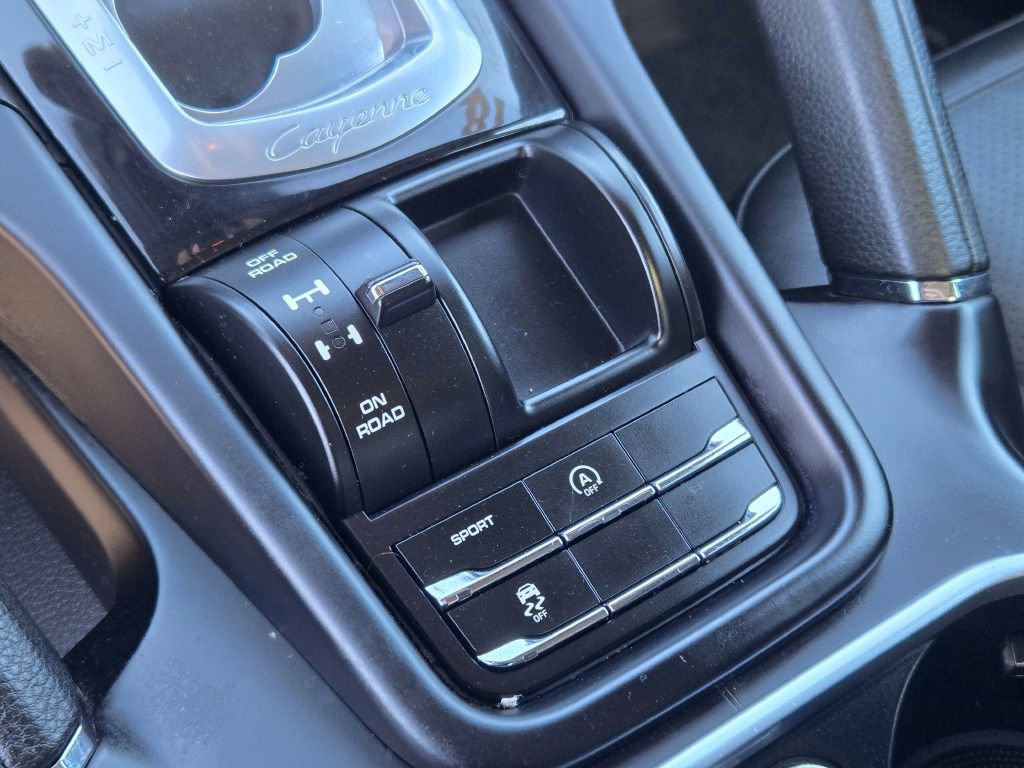 Used 2018 Porsche Cayenne image 28