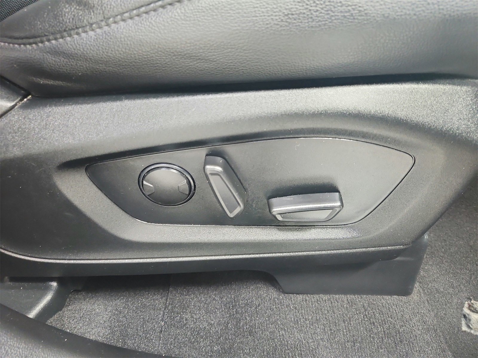 Used 2023 Ford Explorer Limited image 39