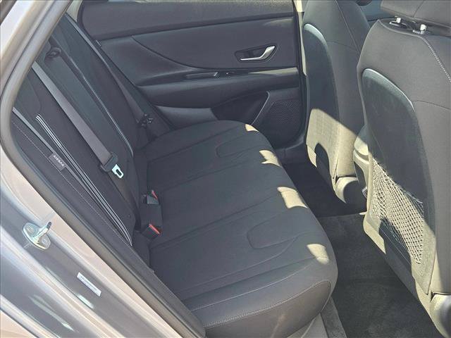 Used 2025 Hyundai Elantra SEL FWD image 22