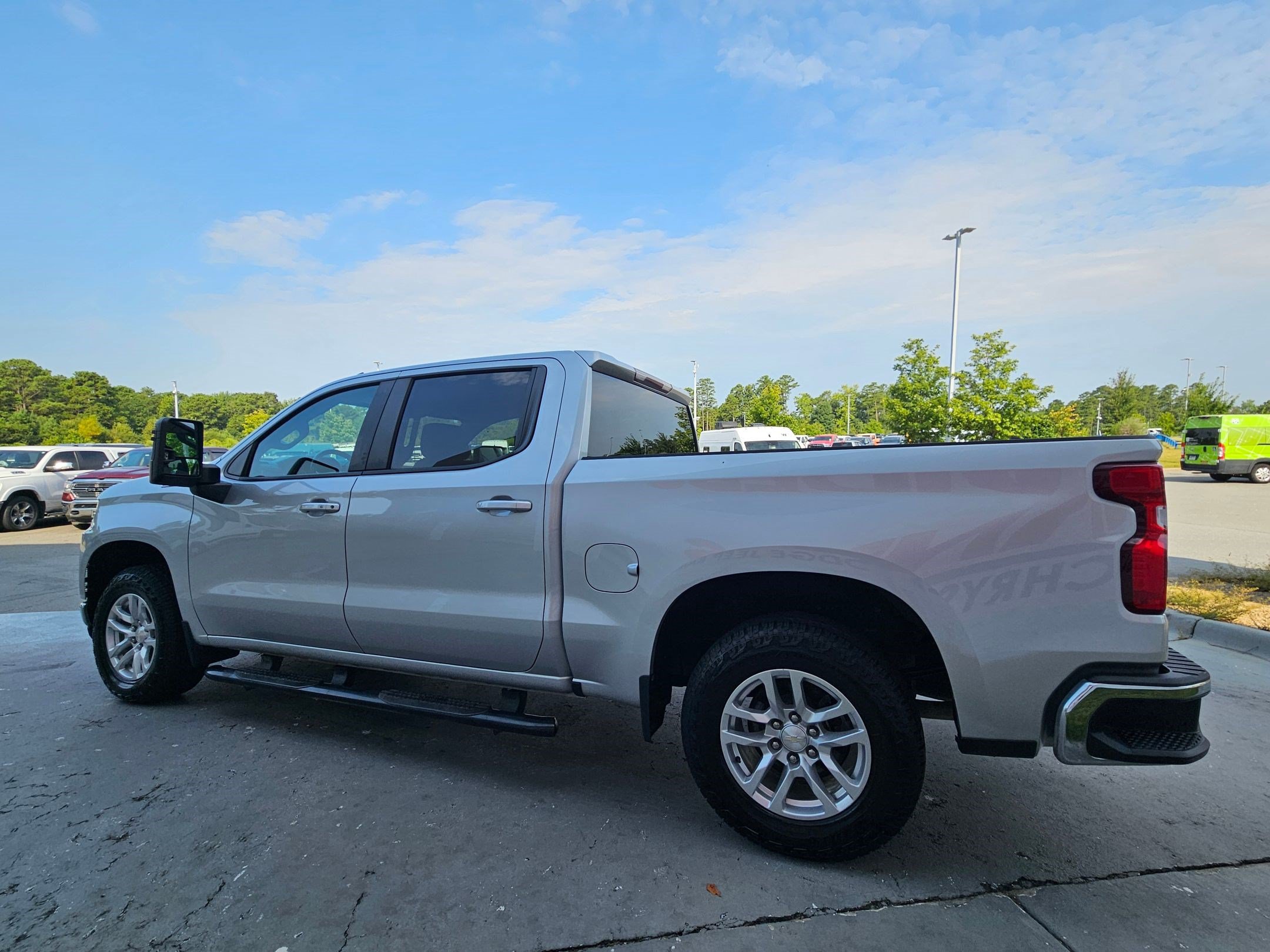 Used 2020 Chevrolet Silverado 1500 LT AWD/4WD image 5