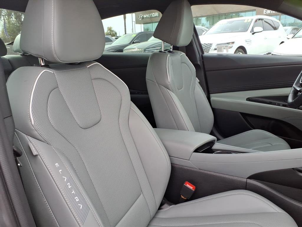 Certified 2025 Hyundai Elantra Limited image 12