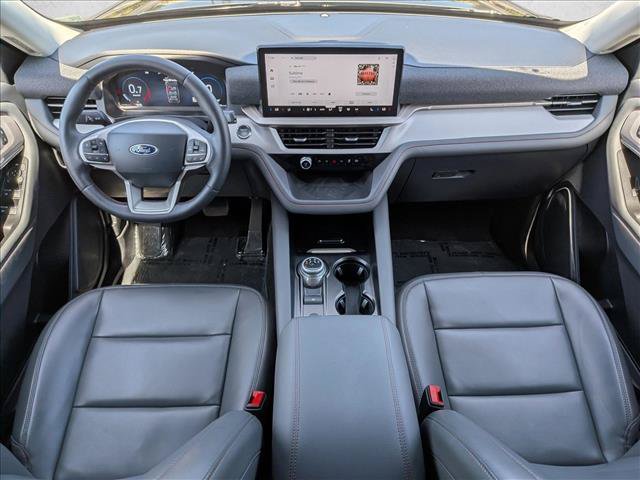 Used 2025 Ford Explorer Active AWD/4WD image 17