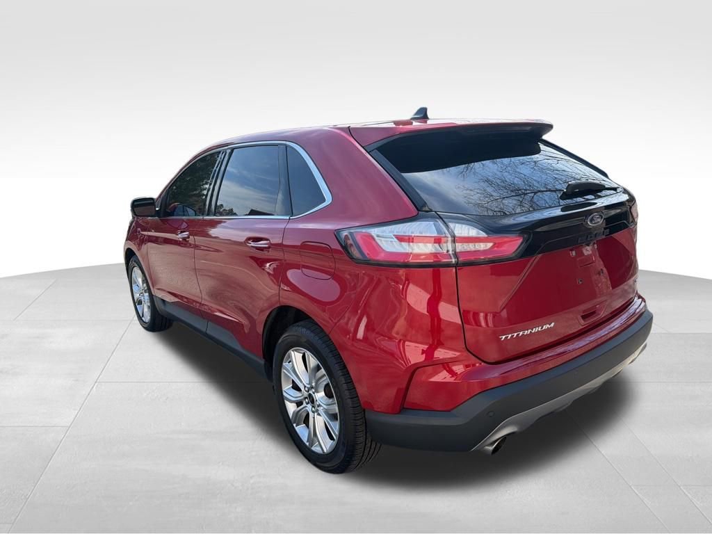 Used 2023 Ford Edge Titanium image 3