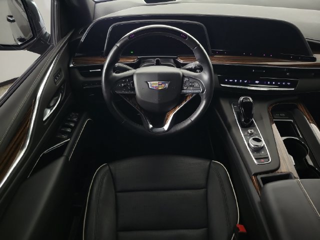 Used 2024 Cadillac Escalade Premium Luxury AWD/4WD image 11