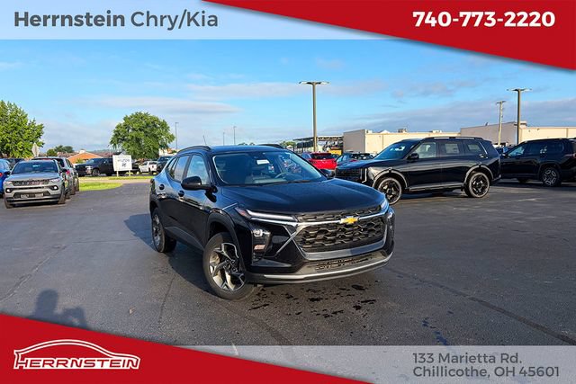 Used 2025 Chevrolet Trax LT FWD image 1