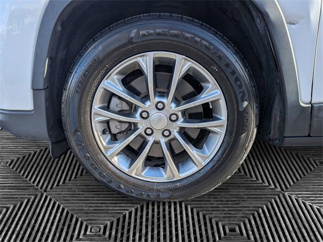 Used 2019 Jeep Cherokee Latitude Plus image 9