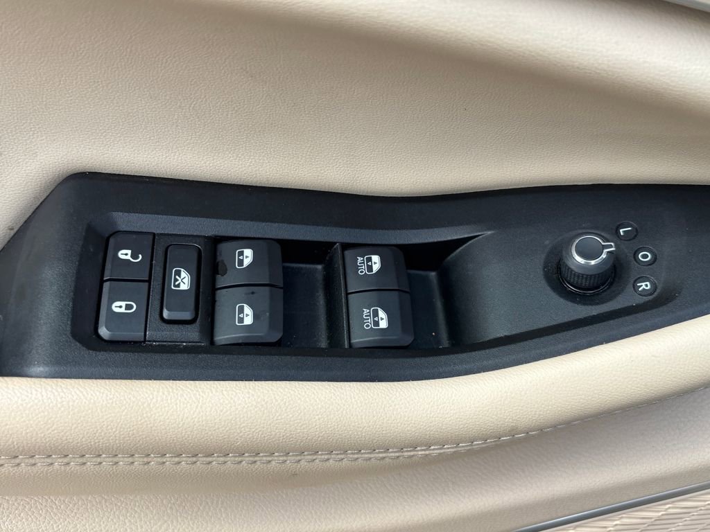 Used 2024 Jeep Grand Cherokee Limited w/ Luxury Tech Group II image 6