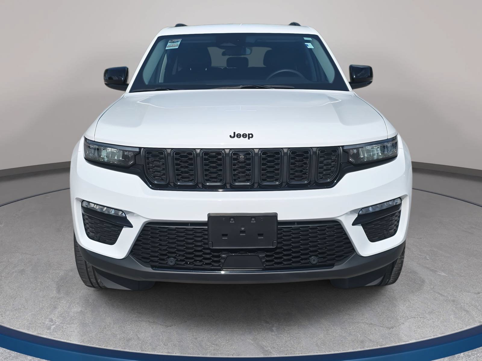 Used 2023 Jeep Grand Cherokee Limited w/ Luxury Tech Group II AWD/4WD image 2