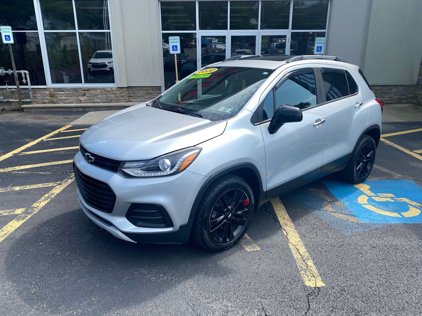 Used 2020 Chevrolet Trax LT w/ Sun & Sound Package AWD/4WD image 2