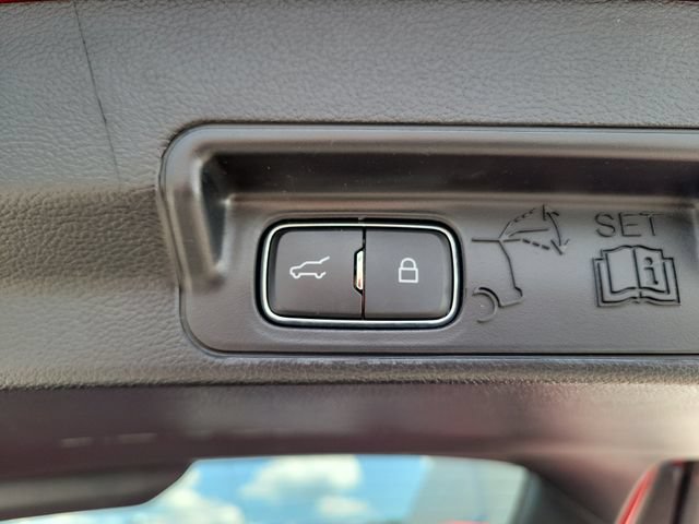 Used 2022 Ford Explorer XLT w/ Equipment Group 202A RWD image 11