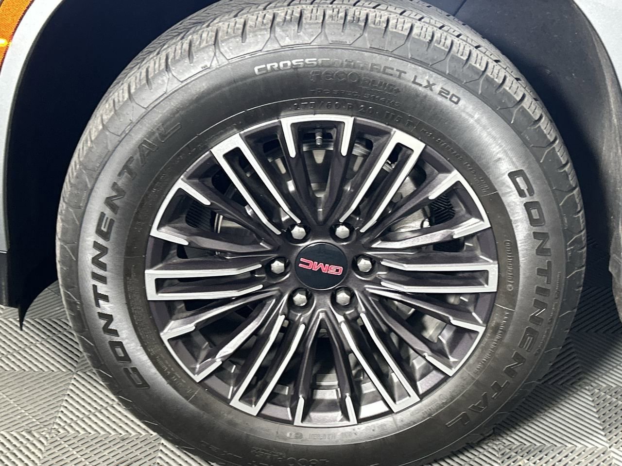 Used 2025 GMC Yukon Elevation image 9