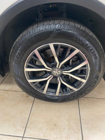 Used 2018 Volkswagen Tiguan SE AWD/4WD image 27