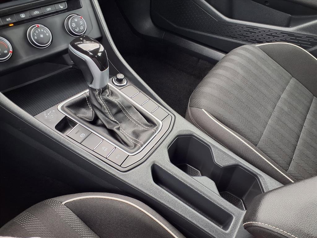 Used 2024 Volkswagen Jetta Sport image 19