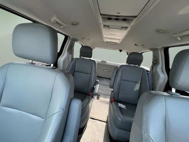 Used 2013 Volkswagen Routan SE image 22