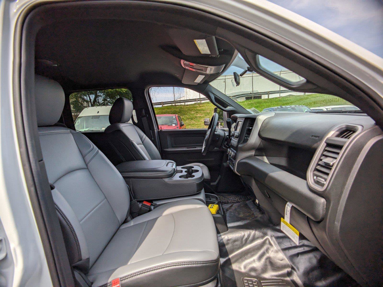 New 2024 RAM 5500 Tradesman w/ Chrome Appearance Group image 10