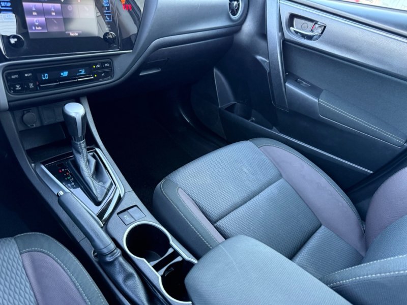 Used 2018 Toyota Corolla LE FWD image 18