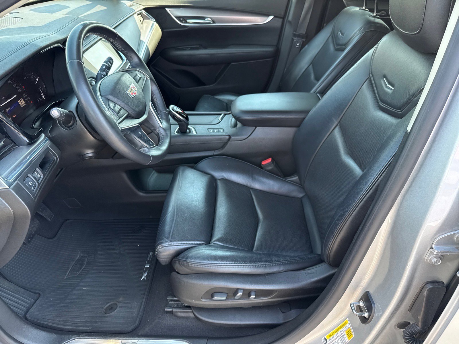 Used 2017 Cadillac XT5 Luxury w/ Driver Awareness Package AWD/4WD image 10