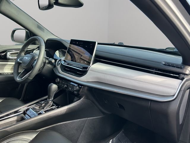 Used 2025 Jeep Compass Limited AWD/4WD image 28