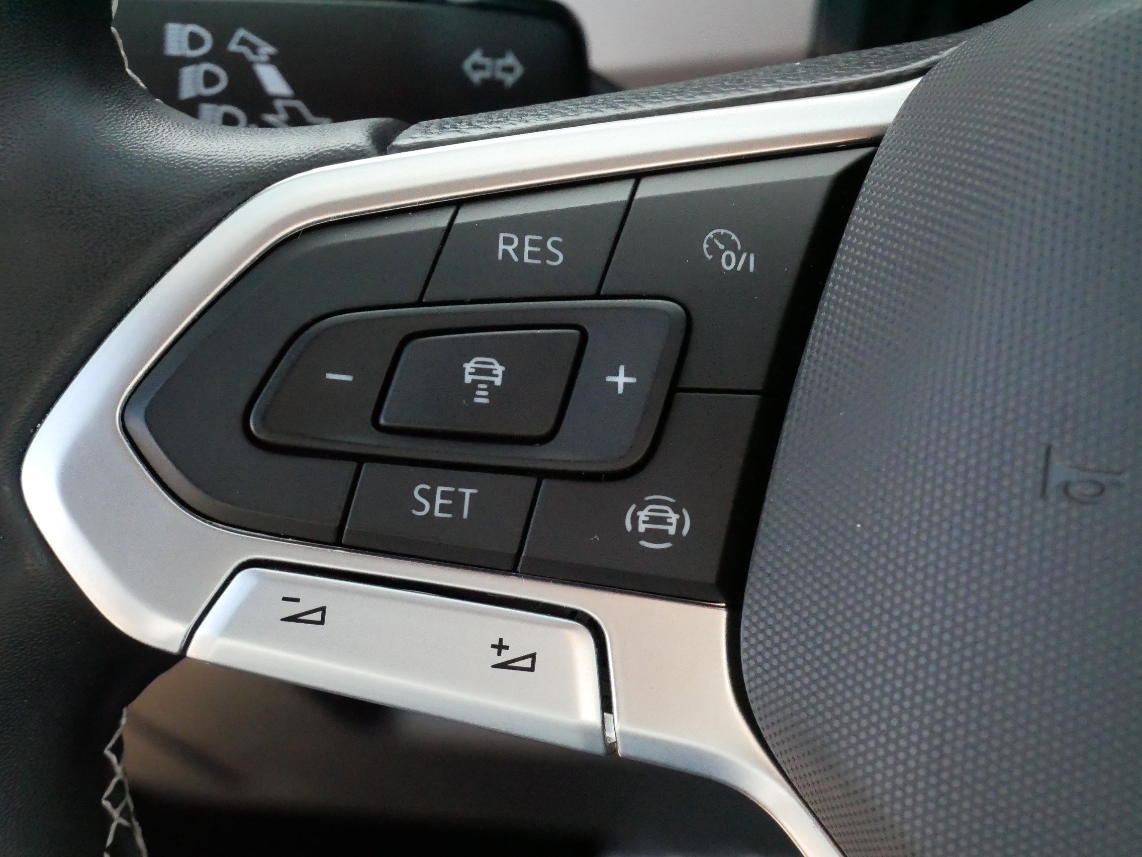 Certified 2023 Volkswagen Atlas SE image 25