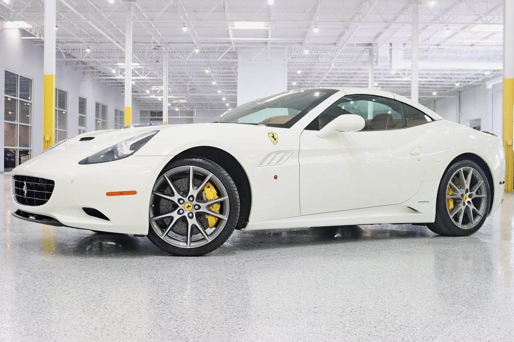 Used 2011 Ferrari California RWD image 3