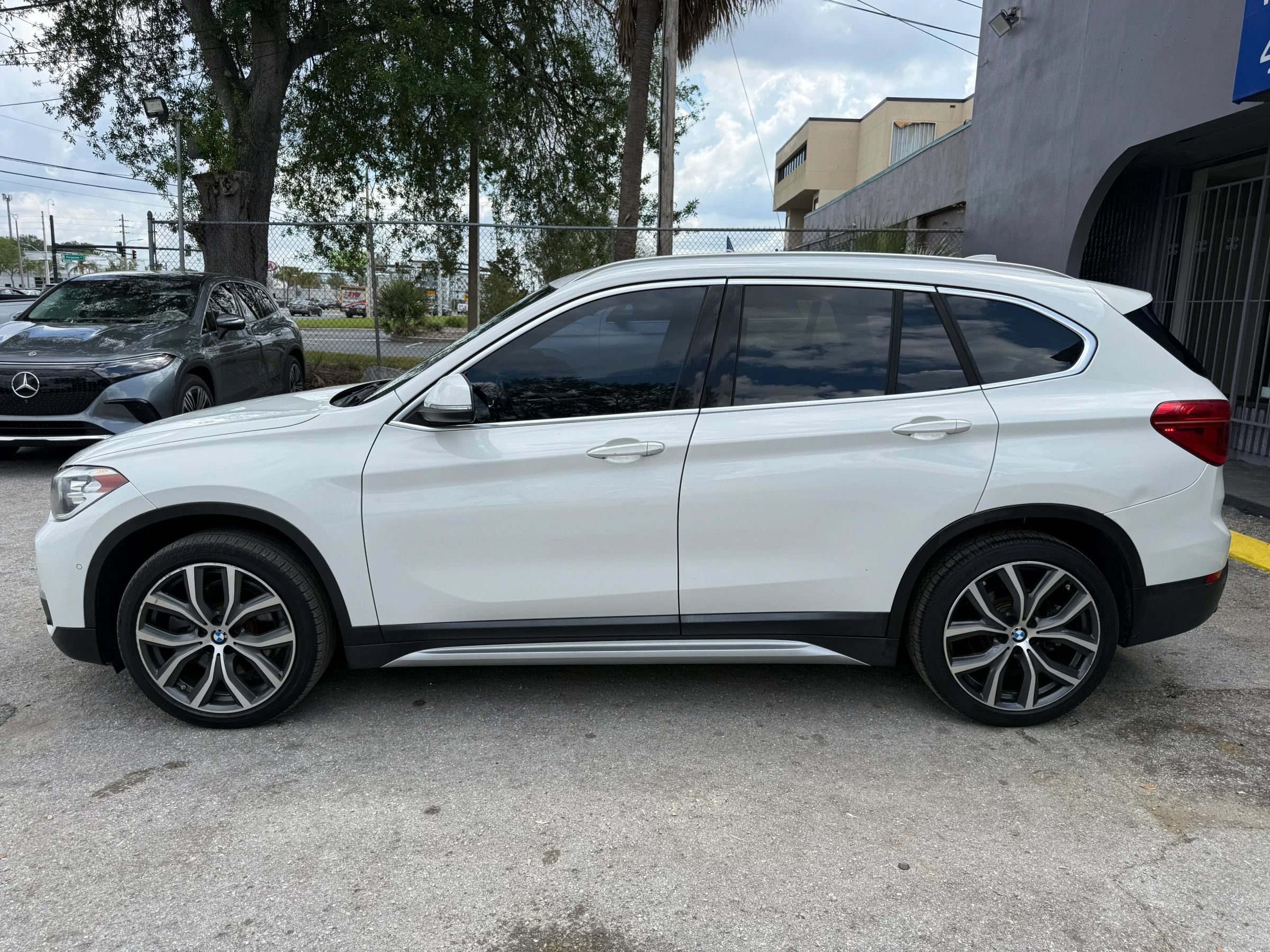 Used 2018 BMW X1 xDrive28i w/ Convenience Package AWD/4WD image 6