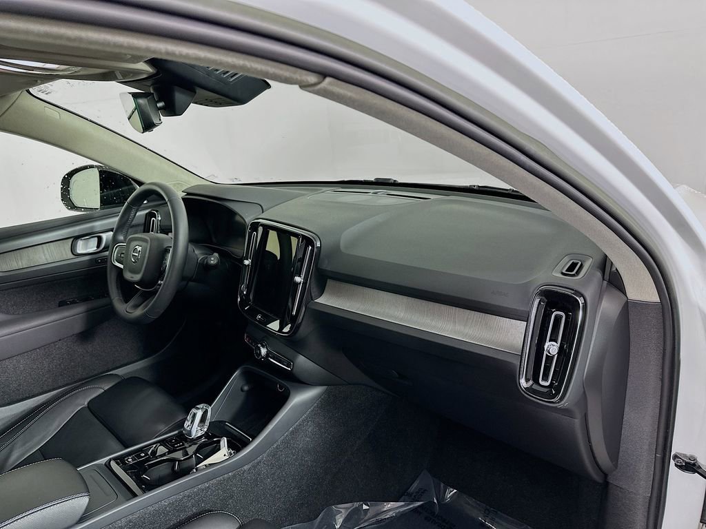 Used 2023 Volvo XC40 B5 Plus w/ Driver Assist Package image 37