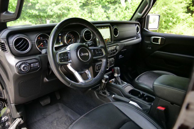 Used 2022 Jeep Wrangler Unlimited Sahara w/ Cold Weather Group AWD/4WD image 25