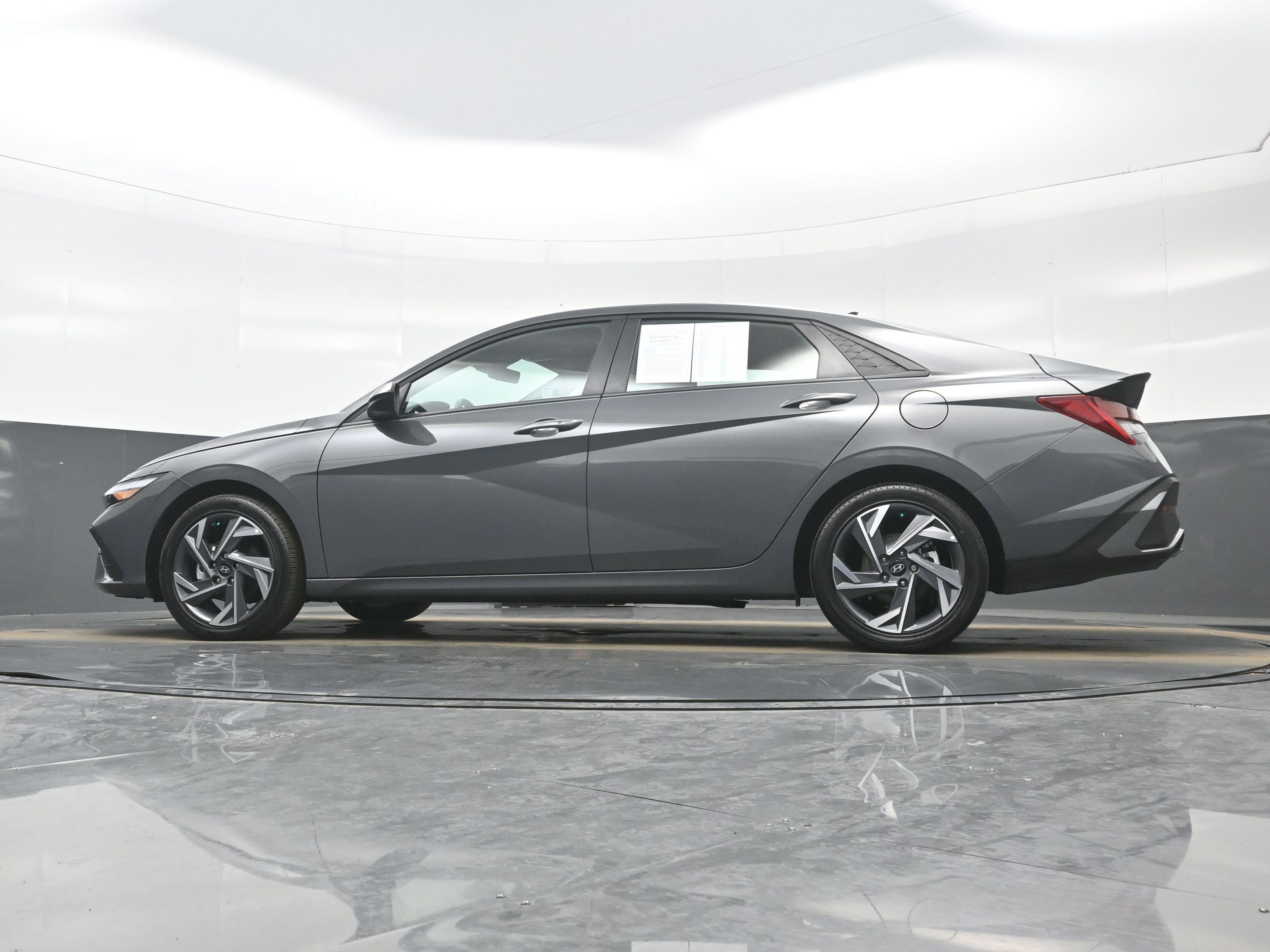 Certified 2025 Hyundai Elantra SEL image 26