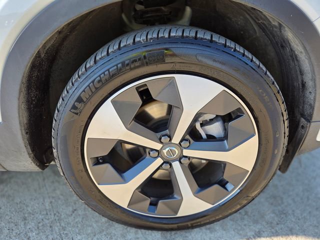 Used 2025 Volvo XC40 B5 Plus image 15