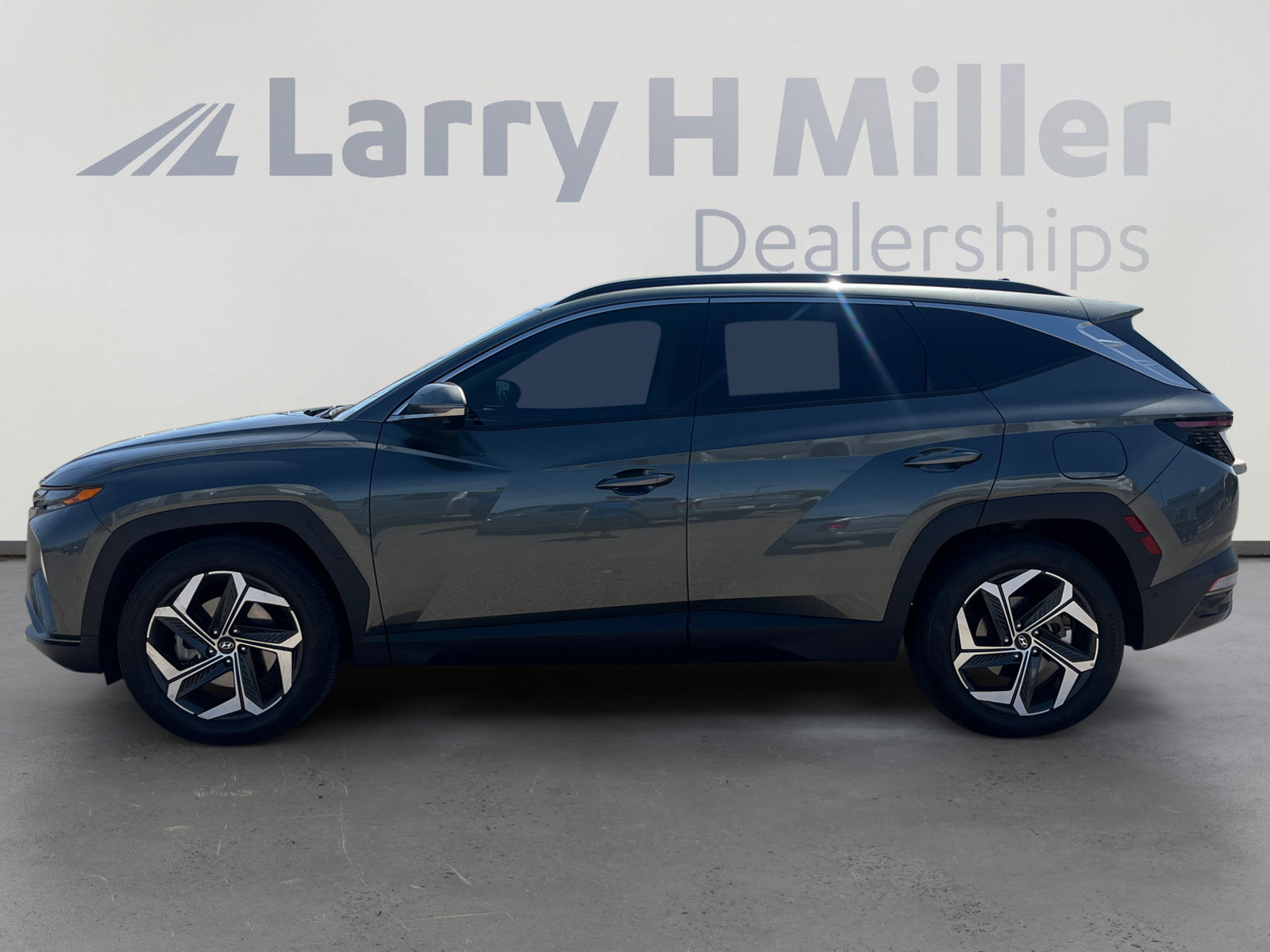 Used 2023 Hyundai Tucson Limited FWD image 2