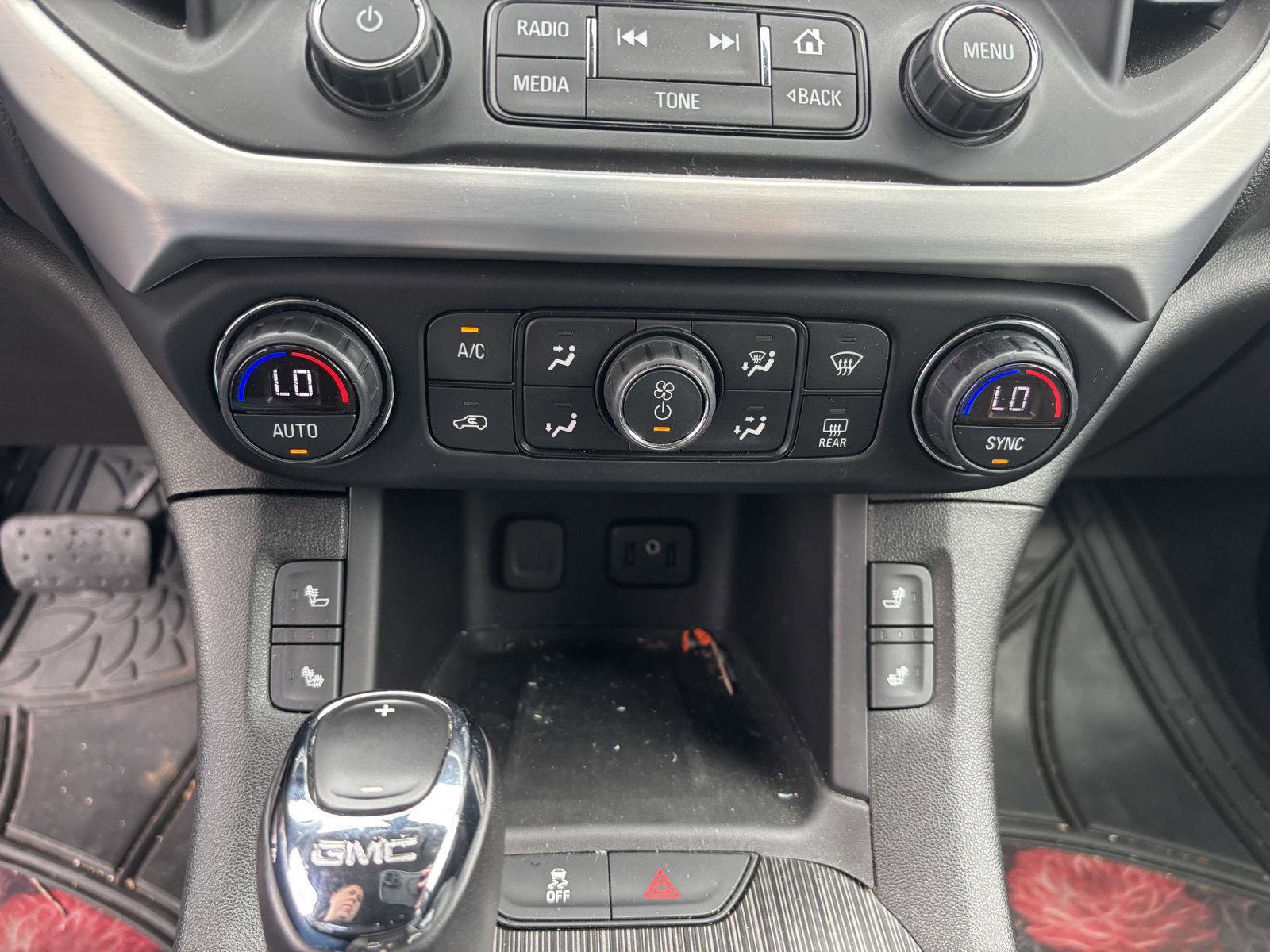 Used 2018 GMC Acadia SLT image 16