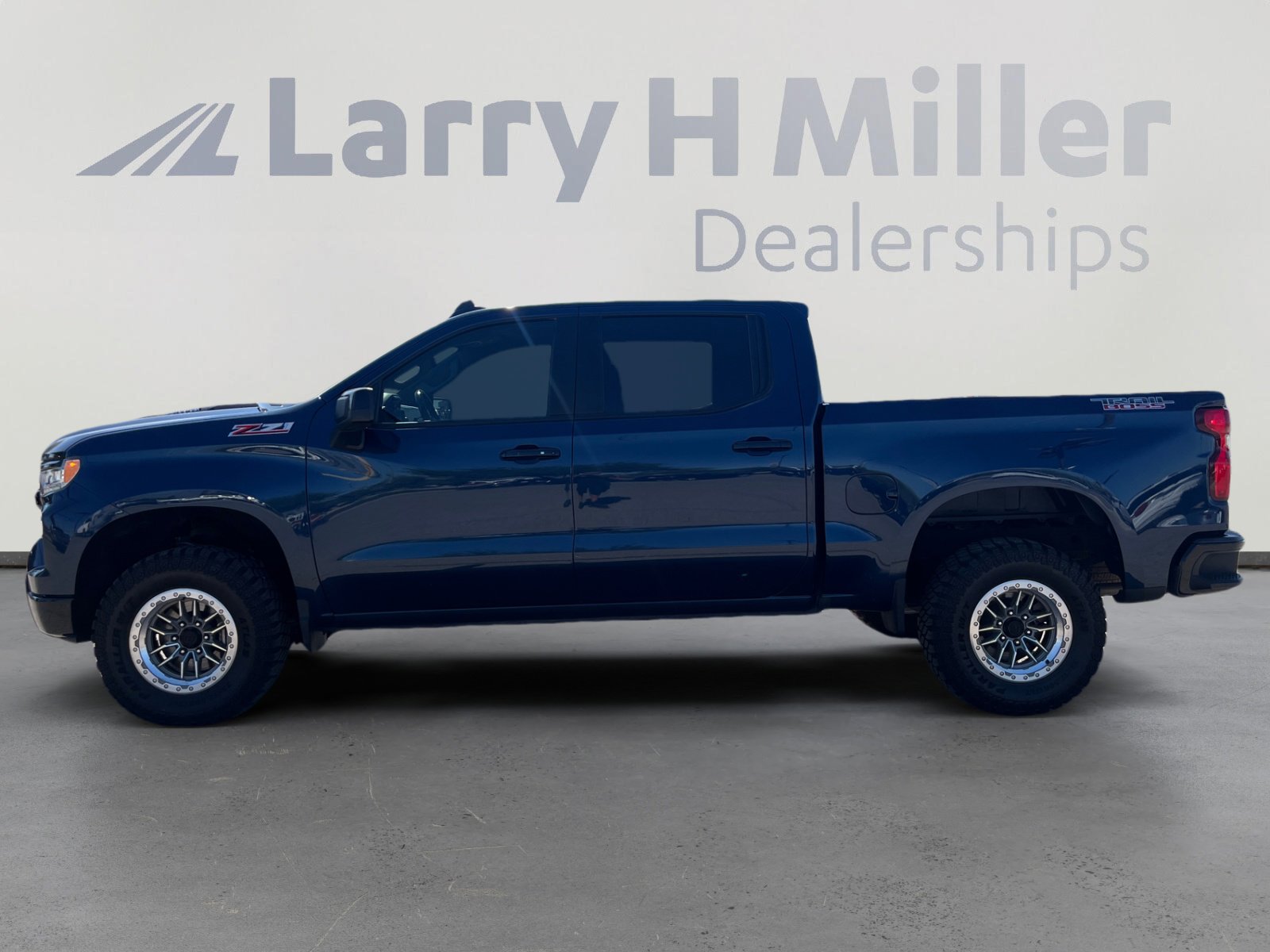 Used 2023 Chevrolet Silverado 1500 LT Trail Boss image 2