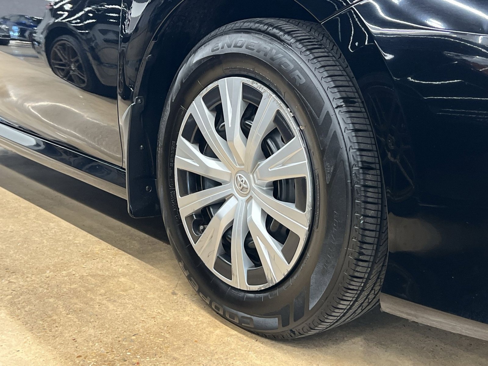 Used 2023 Toyota Camry LE image 10