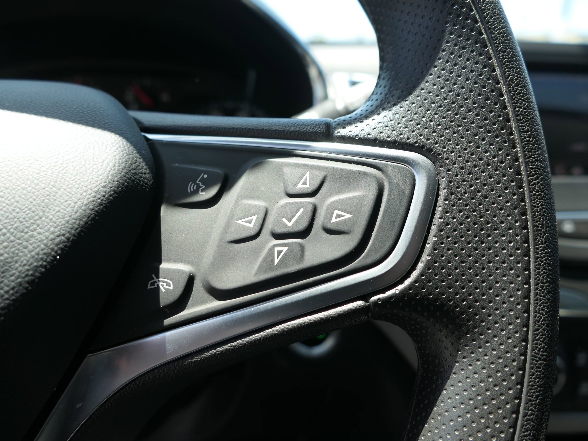 Used 2023 Chevrolet Equinox LS FWD image 16