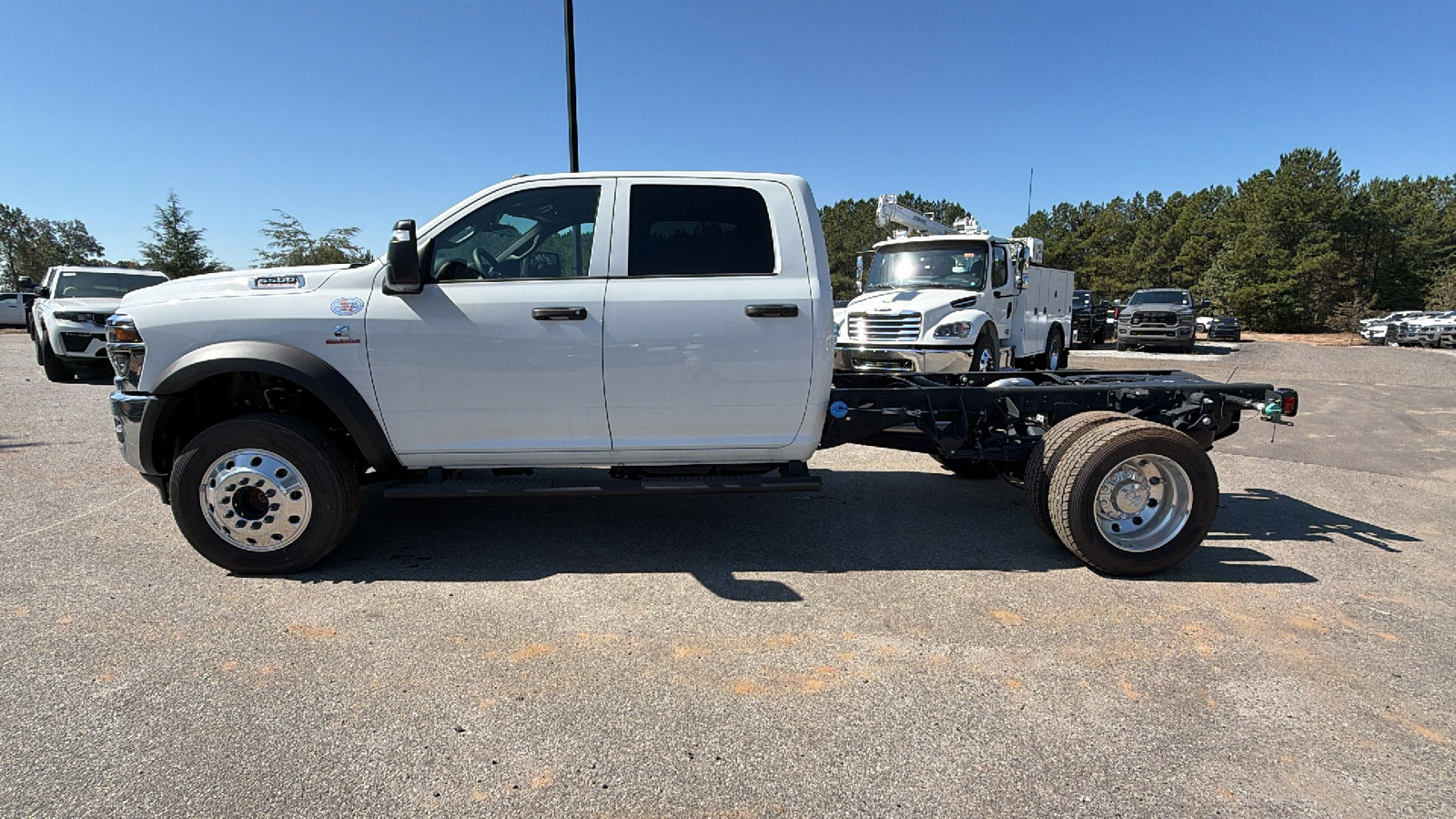 New 2026 RAM 5500 Tradesman w/ Chrome Appearance Group AWD/4WD image 11