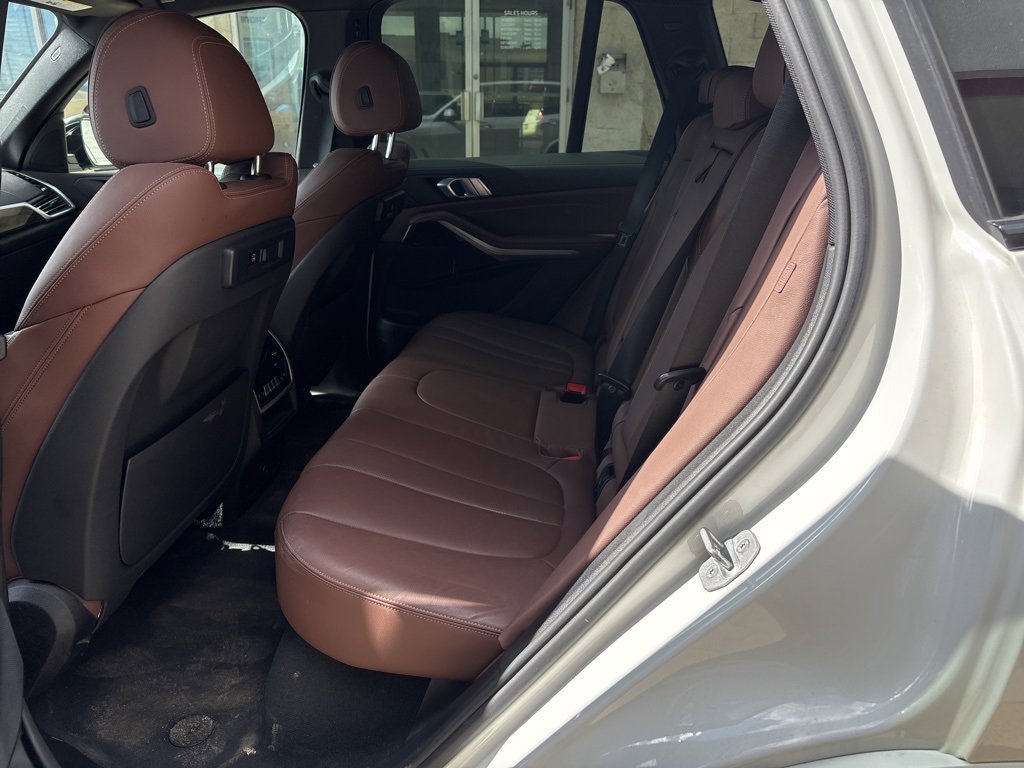 Used 2021 BMW X5 xDrive40i w/ M Sport Package image 11