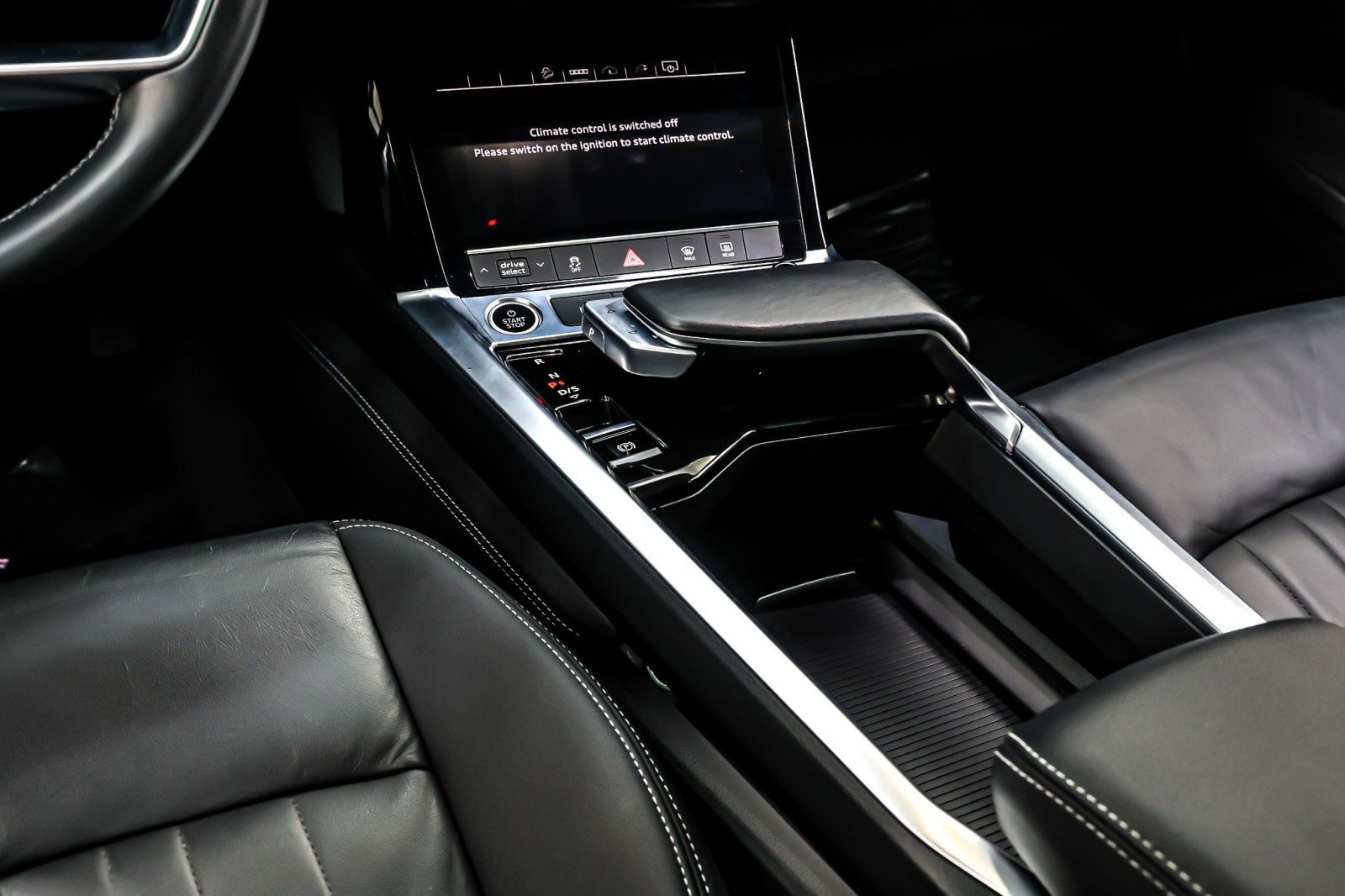 Used 2024 Audi Q8 e-tron Premium image 7