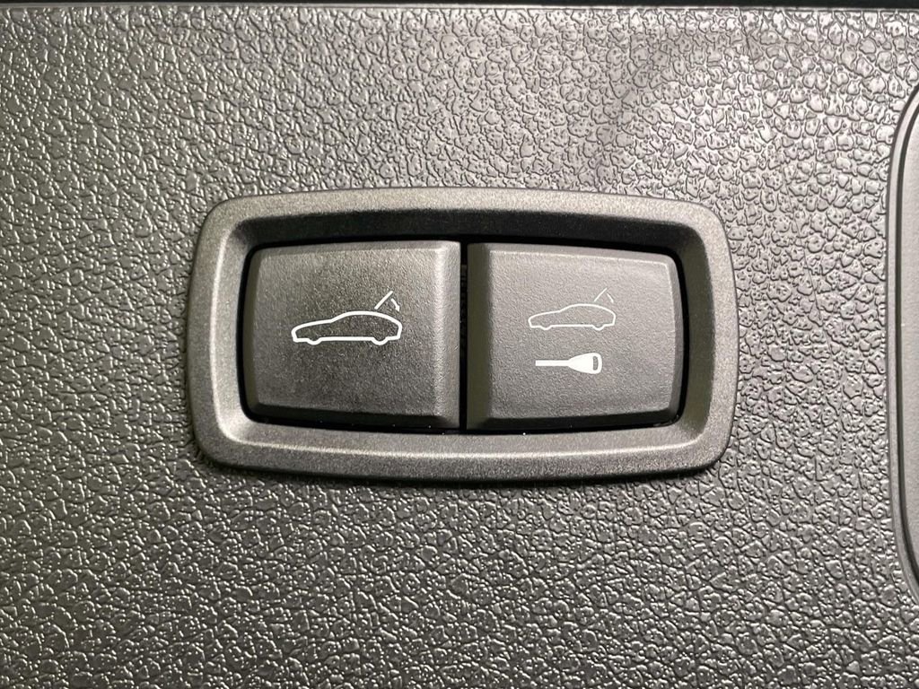 Certified 2022 Porsche Macan image 21