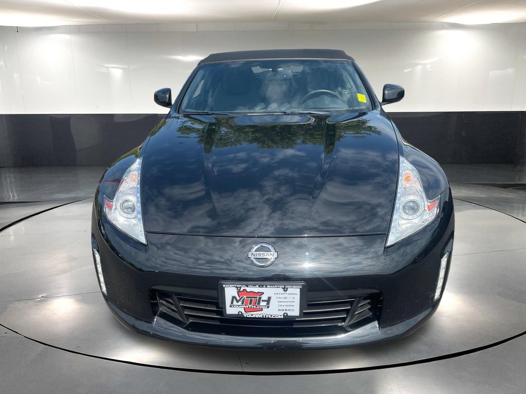 Used 2017 Nissan 370Z Touring RWD image 9