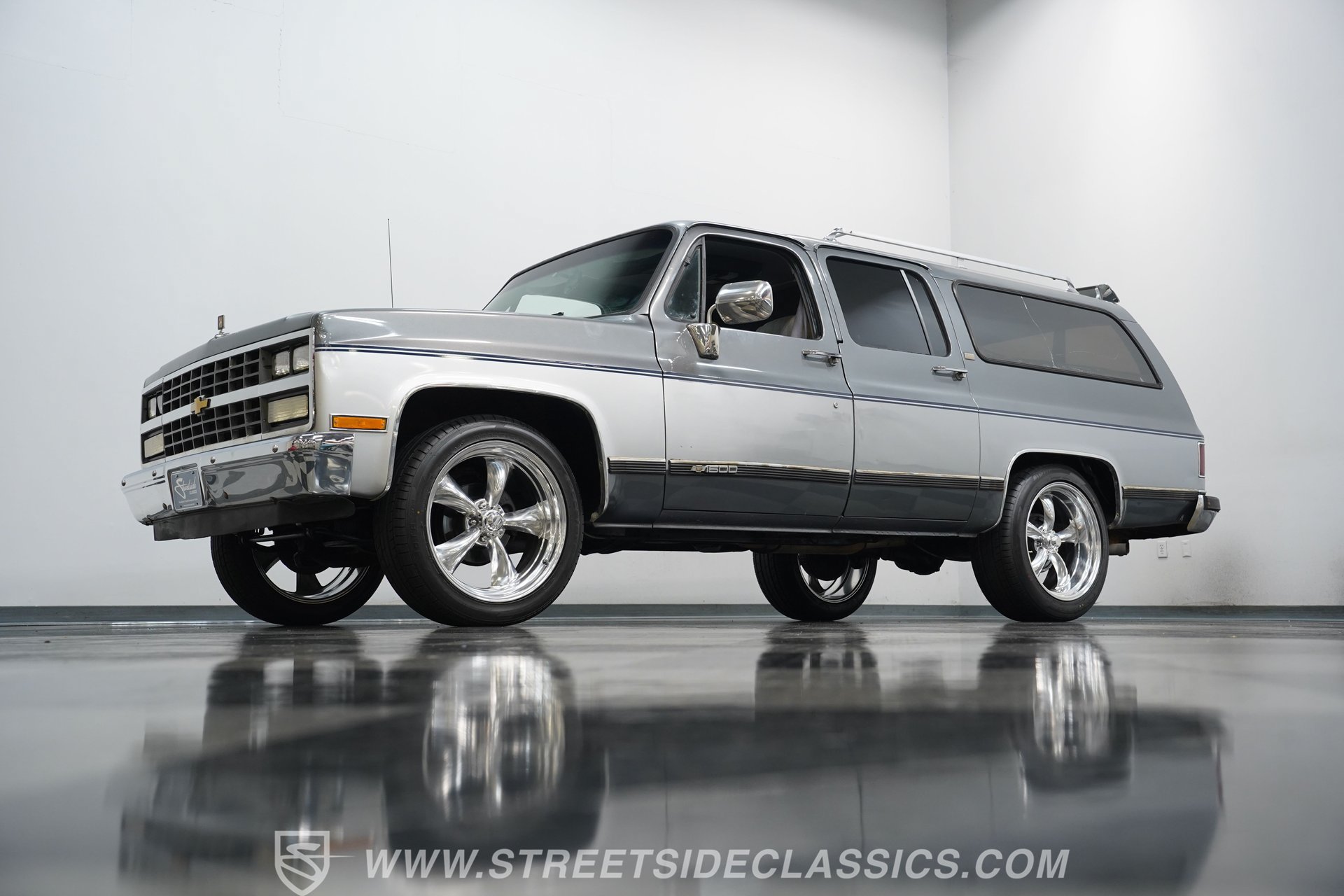Used 1990 Chevrolet Suburban 2WD image 21
