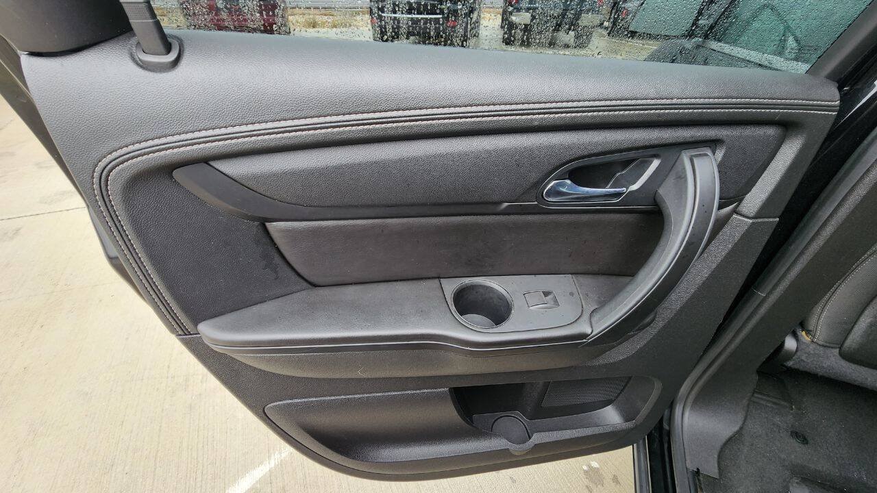 Used 2016 Chevrolet Traverse LT w/ Style and Technology Package FWD image 16