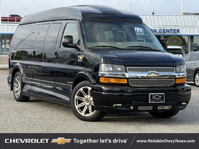 Used 2018 Chevrolet Express 2500 Extended w/ Enhanced Convenience Package RWD image 2