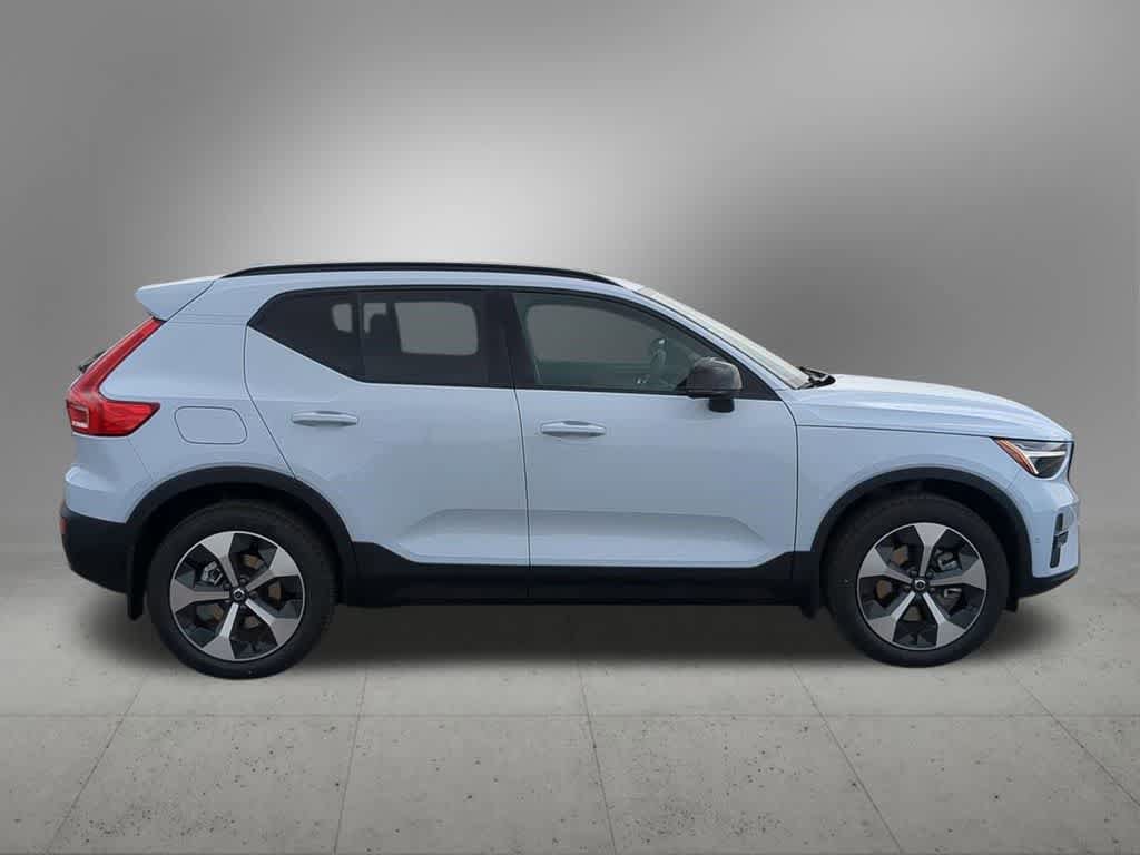 New 2026 Volvo XC40 B5 Plus w/ Climate Package AWD/4WD image 7